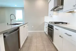 199 Bowery, Irvine, CA 92612 - Photo 3