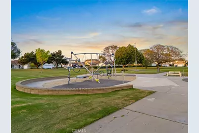 9662 Woodlawn Drive, Huntington Beach, CA 92646 - Photo 41