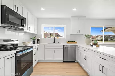 17081 Pleasant, Huntington Beach, CA 92649 - Photo 7