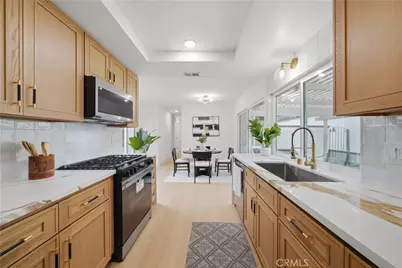 14332 Pinewood, Tustin, CA 92780 - Photo 17