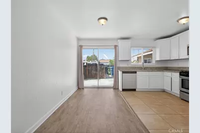 8217 Laurel Canyon Boulevard, North Hollywood, CA 91605 - Photo 3