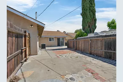 8217 Laurel Canyon Boulevard, North Hollywood, CA 91605 - Photo 25