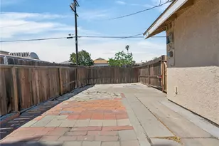 8217 Laurel Canyon Blvd, North Hollywood, CA 91605 - Photo 29