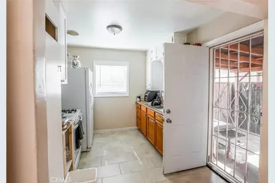 12127 216th, Hawaiian Gardens, CA 90716 - Photo 3