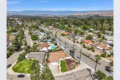 2111 Whitestone Drive, Riverside, CA 92506 - Photo 39