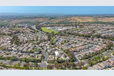 63 Poppyfield Lane, Rancho Santa Margarita, CA 92688 - Photo 47
