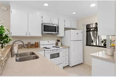 204 Pineview, Irvine, CA 92620 - Photo 11