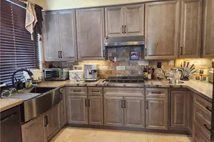 1045 La Marillo Cir, Corona, CA 92879 - Photo 7