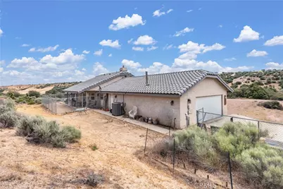 6861 Oak Hill Road, Oak Hills, CA 92344 - Photo 29