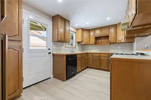 927 Presidio, Costa Mesa, CA 92626 - Photo 13