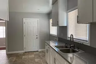 431 W 78th, Los Angeles, CA 90003 - Photo 5