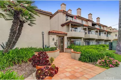 1400 Pacific Coast #305, Huntington Beach, CA 92648 - Photo 3