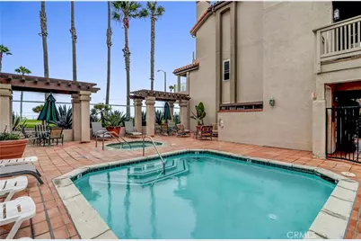 1400 Pacific Coast #305, Huntington Beach, CA 92648 - Photo 5