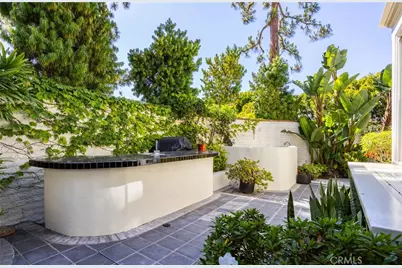 2 Chatham Court, Newport Beach, CA 92660 - Photo 15