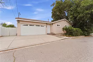 5211 Calatrana Dr, Woodland Hills, CA 91364 - Photo 51