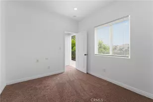 5211 Calatrana Dr, Woodland Hills, CA 91364 - Photo 25