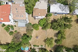 5211 Calatrana Dr, Woodland Hills, CA 91364 - Photo 43