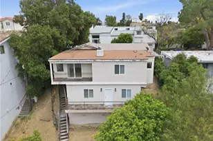 5211 Calatrana Dr, Woodland Hills, CA 91364 - Photo 37