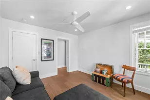 817 Main St, Huntington Beach, CA 92648 - Photo 11