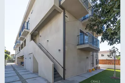 1041 W Leighton Avenue, Los Angeles, CA 90037 - Photo 7