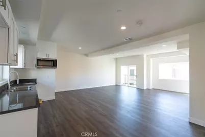 1041 W Leighton Avenue, Los Angeles, CA 90037 - Photo 11