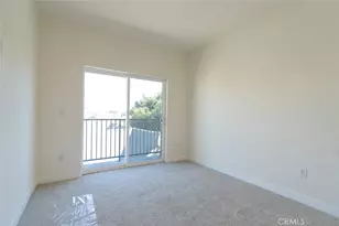 1041 W Leighton Ave, Los Angeles, CA 90037 - Photo 23