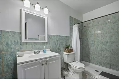 661 W 6th #B, Tustin, CA 92780 - Photo 17