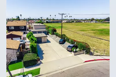 7802 Holt Dr, Huntington Beach, CA 92647 - Photo 7