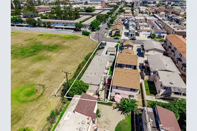 7802 Holt Dr, Huntington Beach, CA 92647 - Photo 11