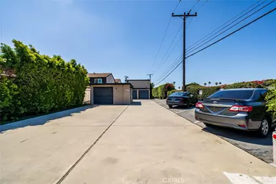 7802 Holt Dr, Huntington Beach, CA 92647 - Photo 13