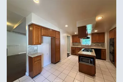7741 Zelzah, Reseda, CA 91335 - Photo 5