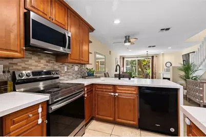 223 Pineview, Irvine, CA 92620 - Photo 11