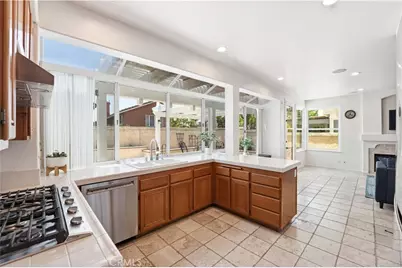 24 Calabria, Lake Forest, CA 92610 - Photo 7