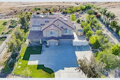17465 Fairbreeze, Riverside, CA 92504 - Photo 3
