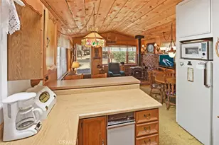 513 Cedar Ln, Sugarloaf, CA 92386 - Photo 9