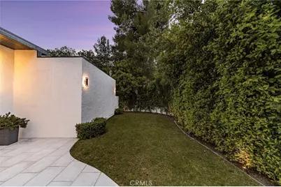912 Honeywood Rd, Los Angeles, CA 90049 - Photo 61