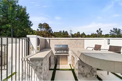 912 Honeywood Rd, Los Angeles, CA 90049 - Photo 51