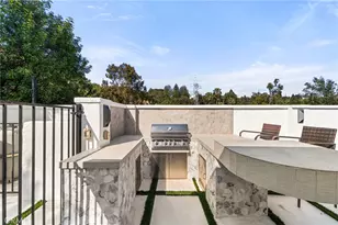 912 Honeywood Rd, Los Angeles, CA 90049 - Photo 51