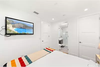 912 Honeywood Rd, Los Angeles, CA 90049 - Photo 29