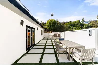 912 Honeywood Rd, Los Angeles, CA 90049 - Photo 49
