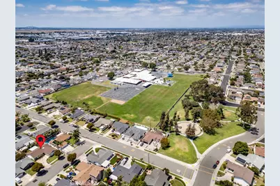 16381 Lakemont, Huntington Beach, CA 92647 - Photo 3