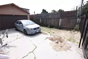 10323 Hickory, Los Angeles, CA 90002 - Photo 37