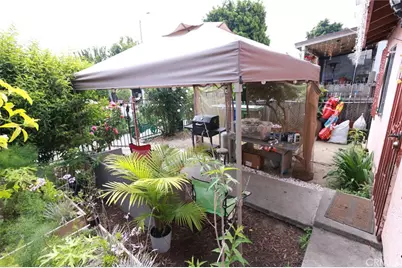 10323 Hickory, Los Angeles, CA 90002 - Photo 3