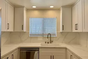 372 Villa Point Dr, Newport Beach, CA 92660 - Photo 13