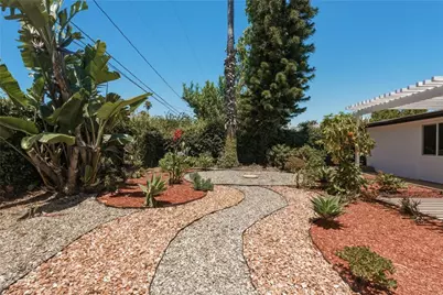 2107 Pomona, Costa Mesa, CA 92627 - Photo 25