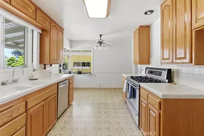 8104 Valdina Drive, Downey, CA 90240 - Photo 9