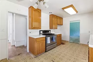 8104 Valdina Dr, Downey, CA 90240 - Photo 13