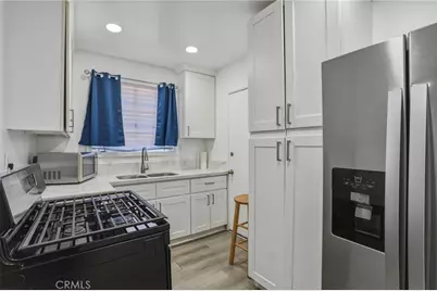 4076 Hillcrest Drive #A, Los Angeles, CA 90008 - Photo 11