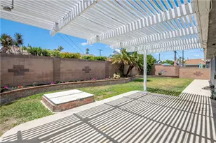 17081 Kampen Ln, Huntington Beach, CA 92647 - Photo 25