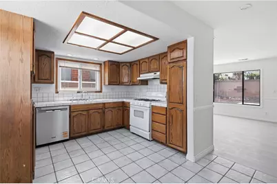 17081 Kampen Lane, Huntington Beach, CA 92647 - Photo 9